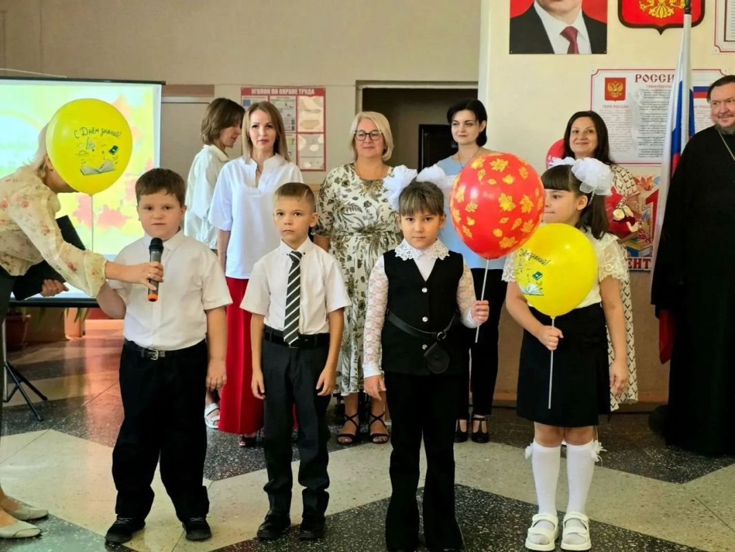Анна Кондрыкинская: Сегодня, в День знаний, по всей нашей Республике прошла общественно-патриотическая акция «Первый звонок школы» Анна Кондрыкинская: Сегодня, в День знаний, по всей нашей Республике прошла общественно-патриотическая акция «Первый звонок школы»