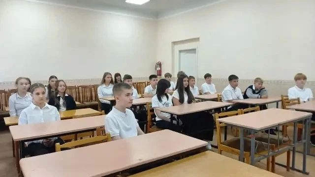 Сегодня, 1 сентября, сотрудники МБУ «Музей истории города Харцызска» представили ребятам ГБОУ «СШ №1 Г.О. Харцызск» выставку «Россия наша страна, и мы её народ», из фондов музея в рамках реализации... Сегодня, 1 сентября, сотрудники МБУ «Музей истории города Харцызска» представили ребятам ГБОУ «СШ №1 Г.О. Харцызск» выставку «Россия наша страна, и мы её народ», из фондов музея в рамках реализации...
