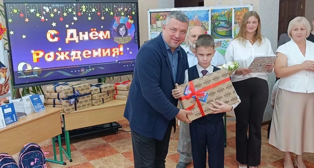 «ШКОЛА УЧИТ ВАС БЫТЬ ДОБРЫМИ И ЧЕСТНЫМИ, ДОРОЖИТЬ ДРУЖБОЙ И С УВАЖЕНИЕМ ОТНОСИТЬСЯ К ОКРУЖАЮЩИМ»: СЕРГЕЙ ПОЛХОВ ПОЗДРАВИЛ ВОСПИТАННИКОВ ПОДШЕФНОЙ ДОНЕЦКОЙ СПЕЦИАЛЬНОЙ ШКОЛЫ-ИНТЕРНАТА №19 С ПРАЗДНИКОМ ПЕРВОГО ЗВОНКА «ШКОЛА УЧИТ ВАС БЫТЬ ДОБРЫМИ И ЧЕСТНЫМИ, ДОРОЖИТЬ ДРУЖБОЙ И С УВАЖЕНИЕМ ОТНОСИТЬСЯ К ОКРУЖАЮЩИМ»: СЕРГЕЙ ПОЛХОВ ПОЗДРАВИЛ ВОСПИТАННИКОВ ПОДШЕФНОЙ ДОНЕЦКОЙ СПЕЦИАЛЬНОЙ ШКОЛЫ-ИНТЕРНАТА №19 С ПРАЗДНИКОМ ПЕРВОГО ЗВОНКА