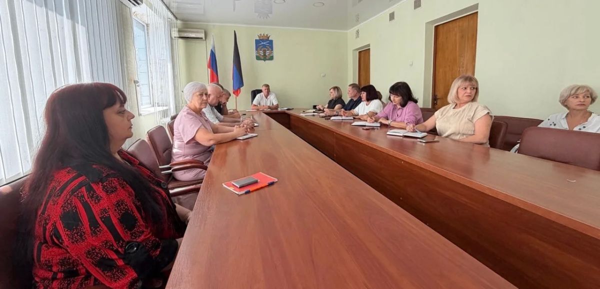 Сергей Юзвинкевич: Провёл расширенное аппаратное совещание с начальниками отделов и структурных подразделений администрации Володарского муниципального округа, руководителями предприятий, а также территориальных...