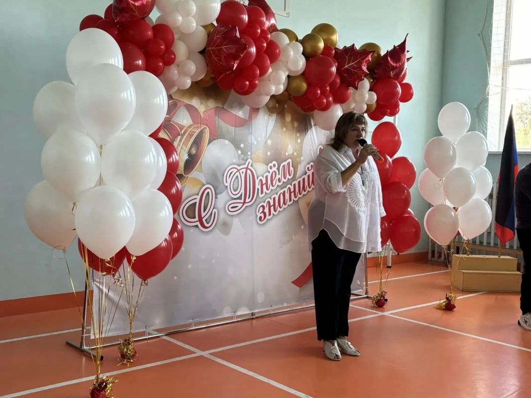 Продолжаем наше путешествие! Следующая остановка в Мангушской школе № 2 Продолжаем наше путешествие! Следующая остановка в Мангушской школе № 2