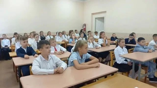 Сегодня, 1 сентября, сотрудники МБУ «Музей истории города Харцызска» представили ребятам ГБОУ «СШ №1 Г.О. Харцызск» выставку «Россия наша страна, и мы её народ», из фондов музея в рамках реализации... Сегодня, 1 сентября, сотрудники МБУ «Музей истории города Харцызска» представили ребятам ГБОУ «СШ №1 Г.О. Харцызск» выставку «Россия наша страна, и мы её народ», из фондов музея в рамках реализации...