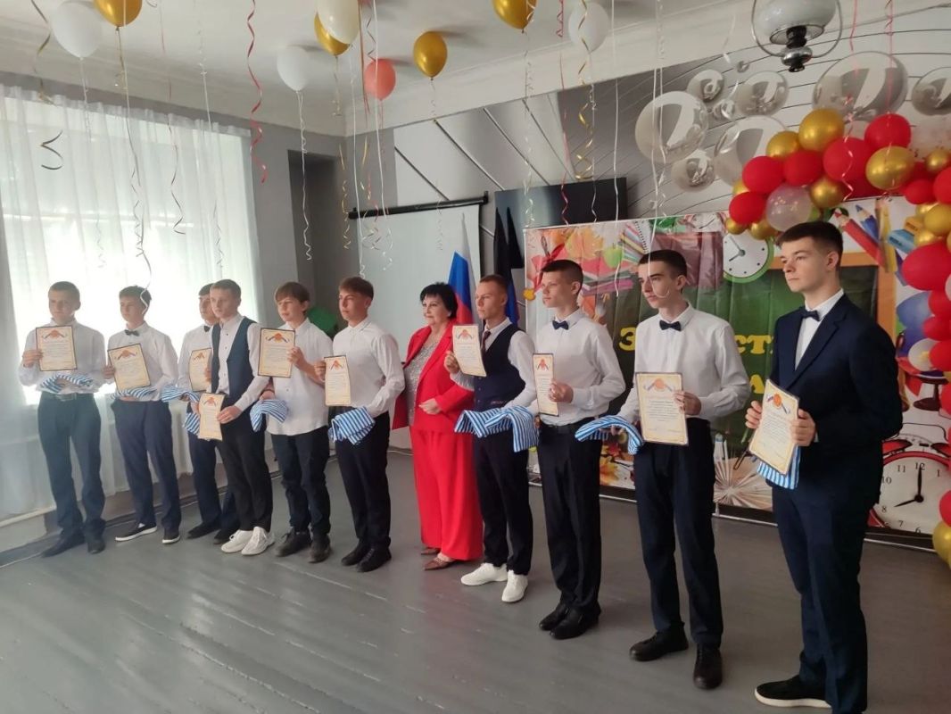 Ура! Сегодня в школах г. Моспино прозвенел первый звонок! Ура! Сегодня в школах г. Моспино прозвенел первый звонок!