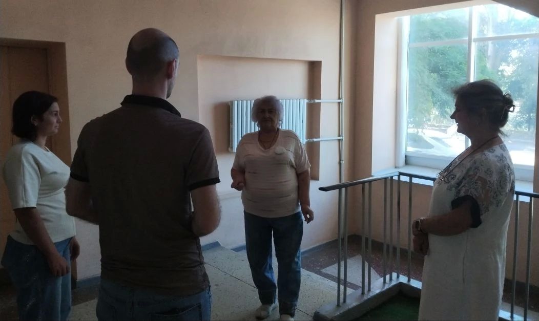 28 августа лидер общественного мнения, член общественного совета муниципального образования городского округа Макеевка Галина Комар провела встречу с жителями жилого массива Горького в холле Управы Червоногвардейского... 28 августа лидер общественного мнения, член общественного совета муниципального образования городского округа Макеевка Галина Комар провела встречу с жителями жилого массива Горького в холле Управы Червоногвардейского...