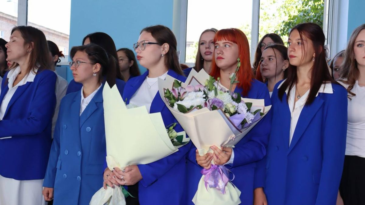 ВСКС — это семья. И это чувство объединяет не только тех, у кого одинаковые фамилии… В День знаний в Макеевском педагогическом колледже выступил Герман Титов — начальник отдела подготовки и применения спасательных... ВСКС — это семья. И это чувство объединяет не только тех, у кого одинаковые фамилии… В День знаний в Макеевском педагогическом колледже выступил Герман Титов — начальник отдела подготовки и применения спасательных...
