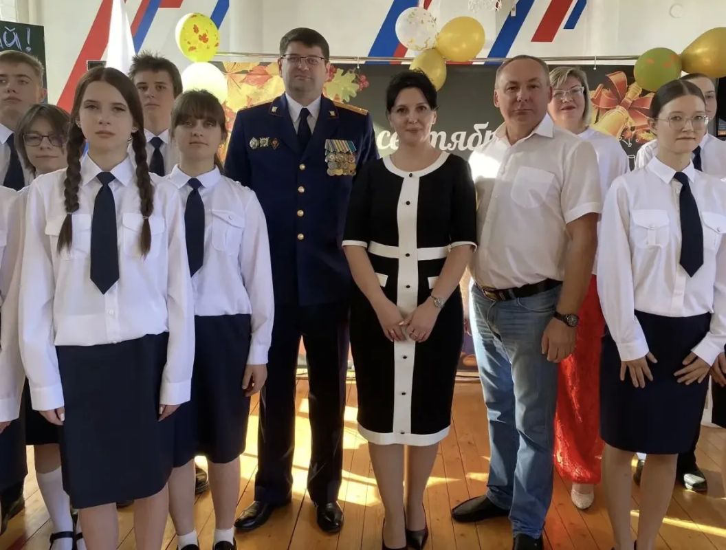 В ДНР руководитель и сотрудники регионального следственного управления СК России приняли участие в мероприятиях, посвящённых Дню знаний В ДНР руководитель и сотрудники регионального следственного управления СК России приняли участие в мероприятиях, посвящённых Дню знаний
