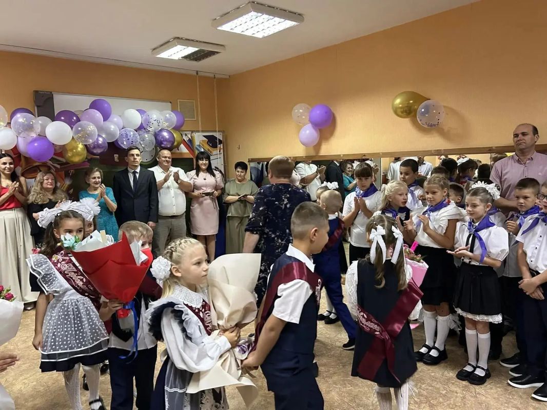 В школах Ждановки прозвенел Первый школьный звонок В школах Ждановки прозвенел Первый школьный звонок