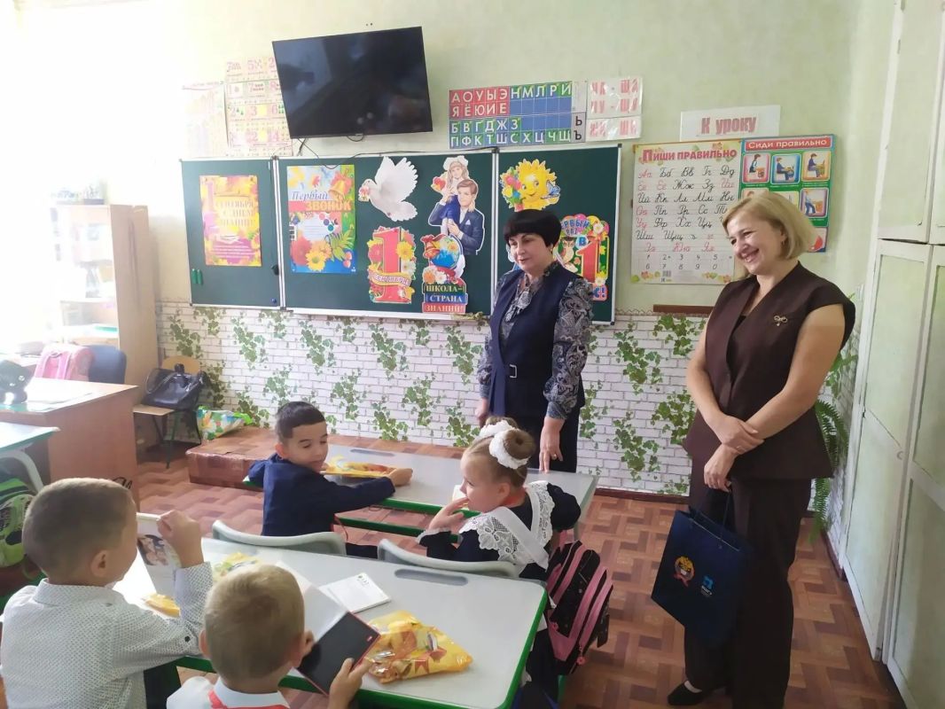 День знаний — это начало большого пути, время новых знакомств и удивительных открытий! День знаний — это начало большого пути, время новых знакомств и удивительных открытий!