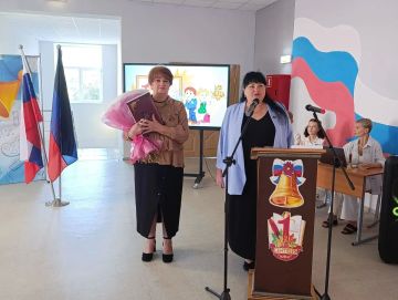 Первый звонок в школе № 6. В День знаний депутат Снежнянского городского совета от политической партии ЛДПР Татьяна Владимировна Журавлёва посетила торжественное мероприятие в ГБОУ «СШ № 6 г.о. Снежное» ДНР. Со словами...