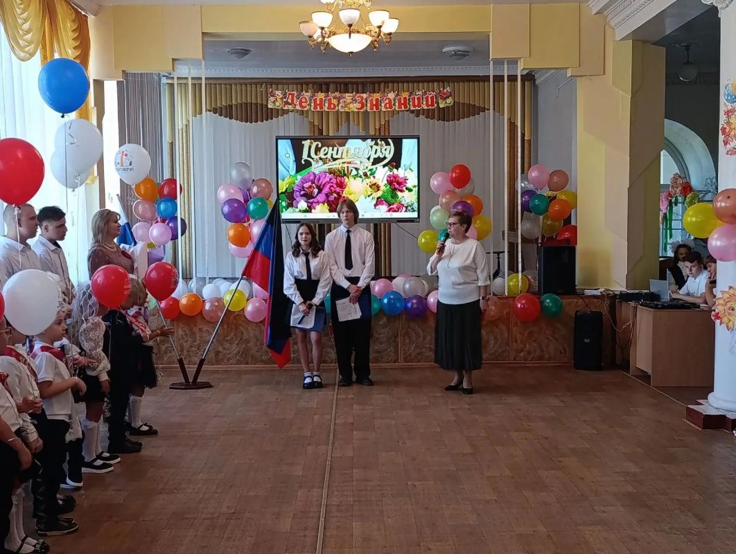 В школах Ждановки прозвенел Первый школьный звонок В школах Ждановки прозвенел Первый школьный звонок