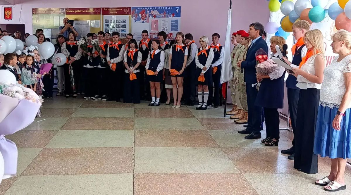 Наталья Бегуненко: Сегодня учащихся Школы № 101 им. А.А. Удодова пришли поздравить депутат Донецкого городского совета, председатель НКО «Петровское районное в г. Донецке отделение Общественной организации «Союз ветеранов... Наталья Бегуненко: Сегодня учащихся Школы № 101 им. А.А. Удодова пришли поздравить депутат Донецкого городского совета, председатель НКО «Петровское районное в г. Донецке отделение Общественной организации «Союз ветеранов...