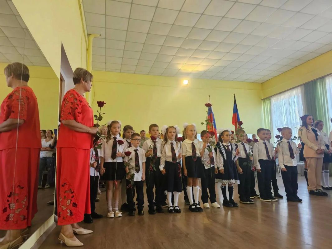 Сегодня в школах Ясиноватского муниципального округа прозвенел первый звонок Сегодня в школах Ясиноватского муниципального округа прозвенел первый звонок