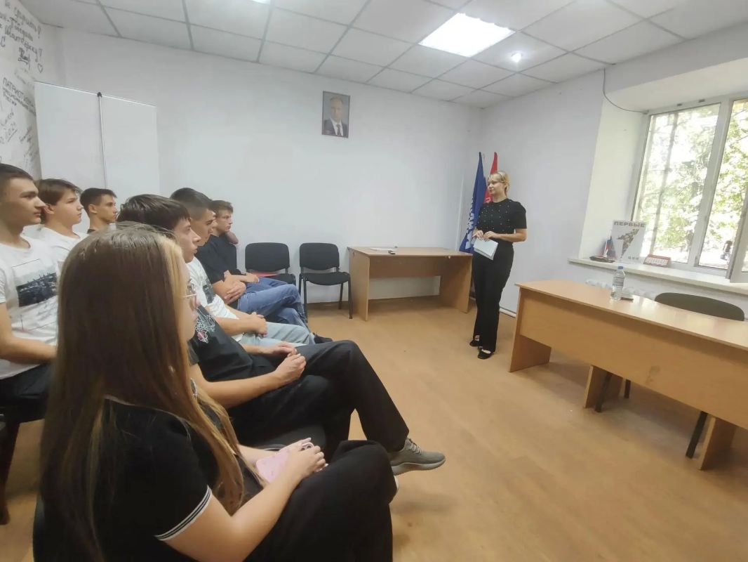 В Шахтерске провели Киноурок «Наш Захарченко В Шахтерске провели Киноурок «Наш Захарченко