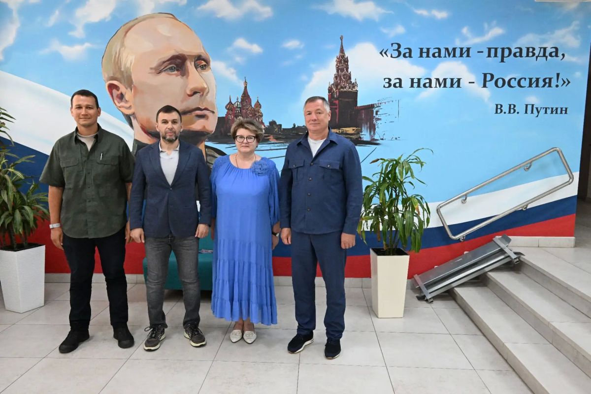 Представители Минстроя России посетили обновленный лицей в Донецке и промышленное предприятие Представители Минстроя России посетили обновленный лицей в Донецке и промышленное предприятие