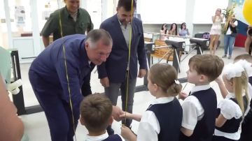 Представители Минстроя России посетили обновленный лицей в Донецке и промышленное предприятие