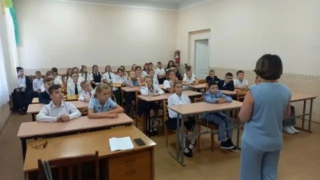 Сегодня, 1 сентября, сотрудники МБУ «Музей истории города Харцызска» представили ребятам ГБОУ «СШ №1 Г.О. Харцызск» выставку «Россия наша страна, и мы её народ», из фондов музея в рамках реализации... Сегодня, 1 сентября, сотрудники МБУ «Музей истории города Харцызска» представили ребятам ГБОУ «СШ №1 Г.О. Харцызск» выставку «Россия наша страна, и мы её народ», из фондов музея в рамках реализации...