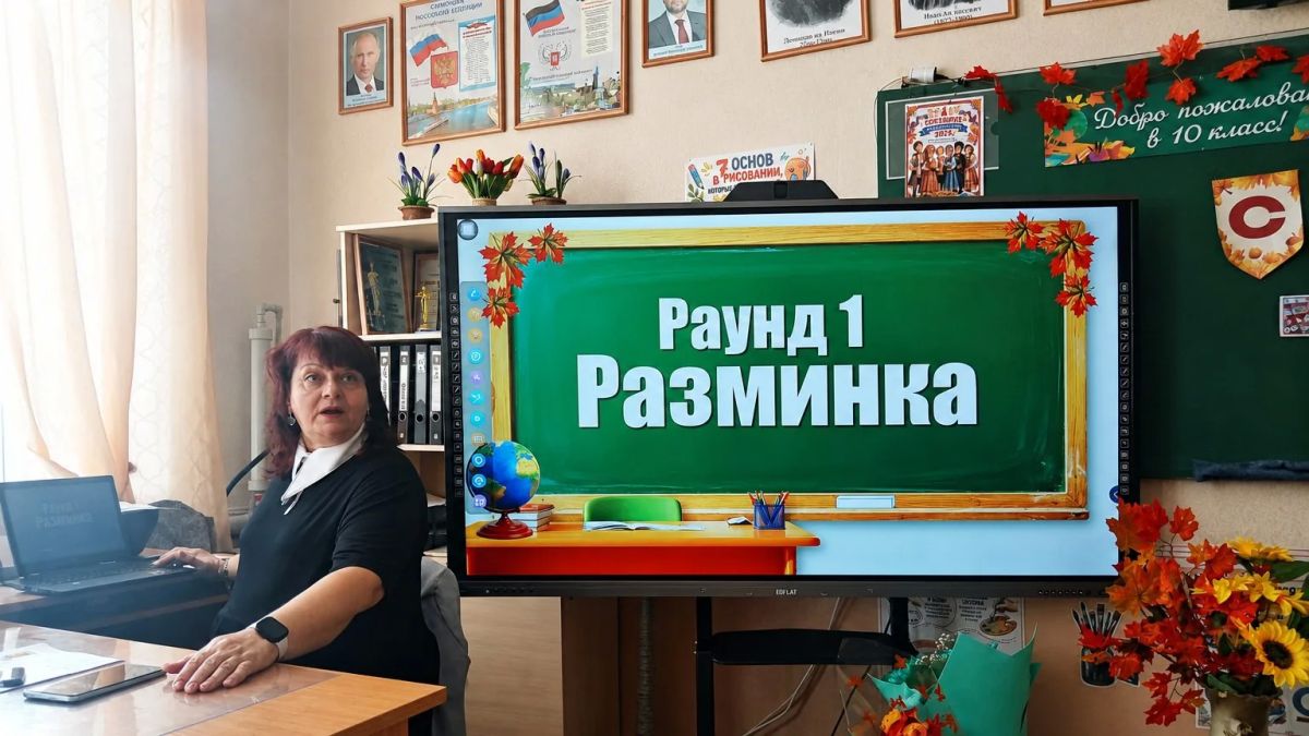В первый раз в 10-й класс: журналист “Донецкого времени” села за школьную парту через 35 лет В первый раз в 10-й класс: журналист “Донецкого времени” села за школьную парту через 35 лет