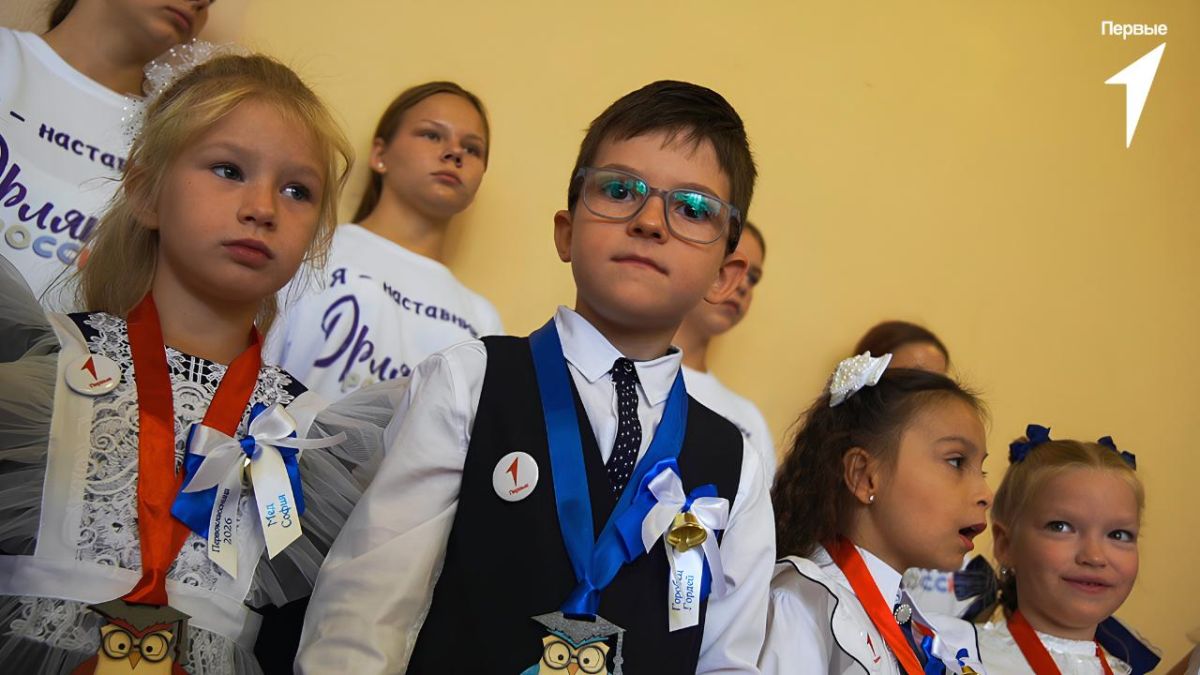 Сегодня для больше чем 500 первоклассников Донбасса началась новая глава Сегодня для больше чем 500 первоклассников Донбасса началась новая глава