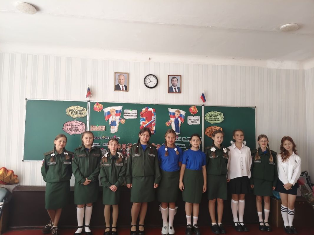 В школах Ждановки прошли занятия «Разговоры о важном» В школах Ждановки прошли занятия «Разговоры о важном»