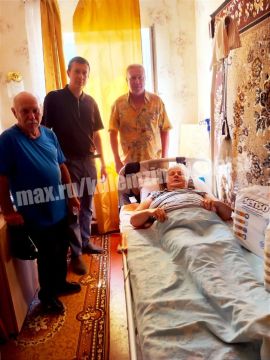 Сегодня представители администрации городского округа Донецк, совместно с сотрудниками Спартаковского территориального сектора и при поддержке Благотворительного фонда «Сердце», организовали помощь для маломобильных граждан...