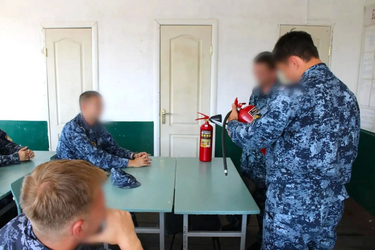 Личному составу ИК-8 напомнили о правилах пожаротушения Личному составу ИК-8 напомнили о правилах пожаротушения