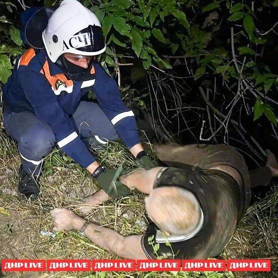 В Мариуполе мужчина провалился в двухметровую яму В Мариуполе мужчина провалился в двухметровую яму