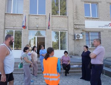 Сегодня Первый заместитель главы Администрации Володарского муниципального округа Боровик Д.В. провёл встречу с жителями с. Малоянисоль