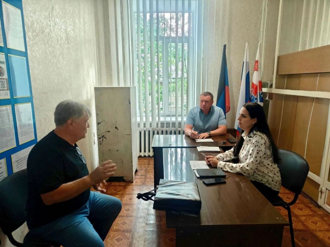 Сергей Ермаков: 2 сентября провел личный прием граждан, в ходе которого снежнянцы обратились с вопросами, касающимися нанесения дорожной разметки и установки знаков в поселке Молчалино, определения управляющей компании... Сергей Ермаков: 2 сентября провел личный прием граждан, в ходе которого снежнянцы обратились с вопросами, касающимися нанесения дорожной разметки и установки знаков в поселке Молчалино, определения управляющей компании...