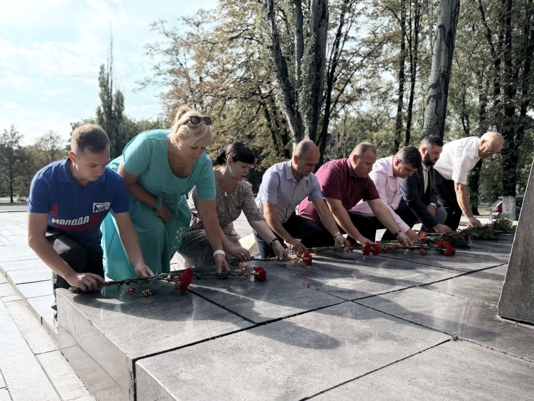 Есть даты, над которыми время не властно, и чем дальше в прошлое уходят годы, тем яснее становится их величие Есть даты, над которыми время не властно, и чем дальше в прошлое уходят годы, тем яснее становится их величие