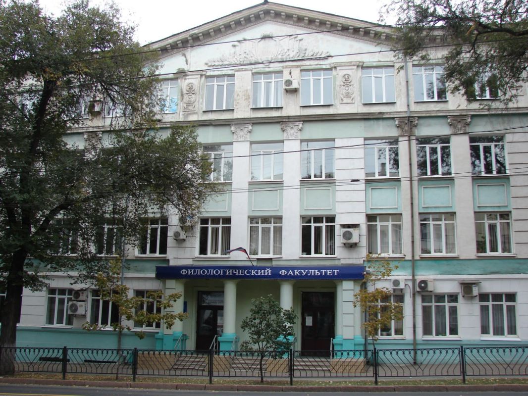 В Мариуполе мужчина провалился в двухметровую яму В Мариуполе мужчина провалился в двухметровую яму