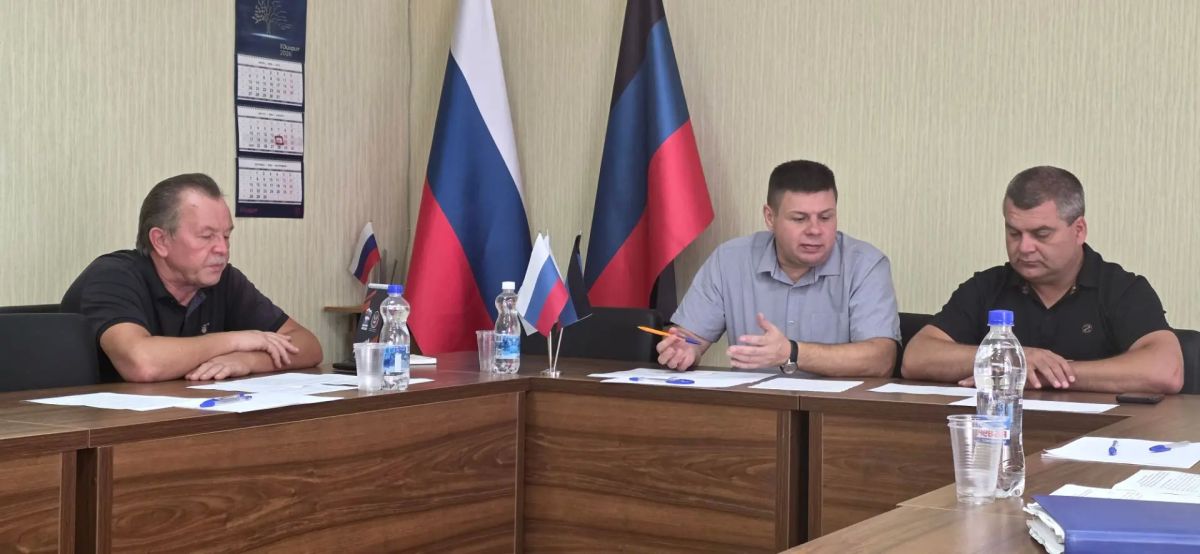 Александр Иванченко провел заседание постоянного комитета по вопросам градостроительства, землепользования, планирования и развития территорий с участием председателя Донецкого городского совета Юрия Атаманова Александр Иванченко провел заседание постоянного комитета по вопросам градостроительства, землепользования, планирования и развития территорий с участием председателя Донецкого городского совета Юрия Атаманова