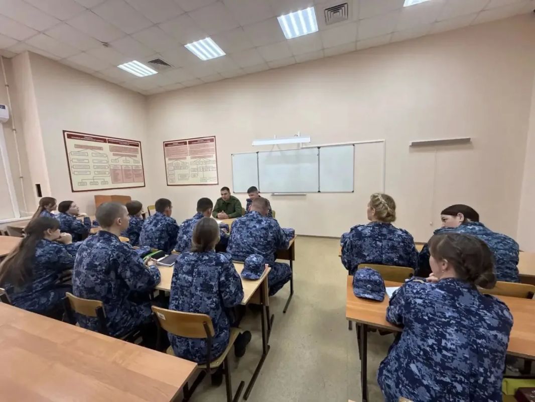 Сотрудник СУ СК России по ДНР провёл «Урок мужества» в Межрегиональном учебном центре УФСИН в Казани Сотрудник СУ СК России по ДНР провёл «Урок мужества» в Межрегиональном учебном центре УФСИН в Казани