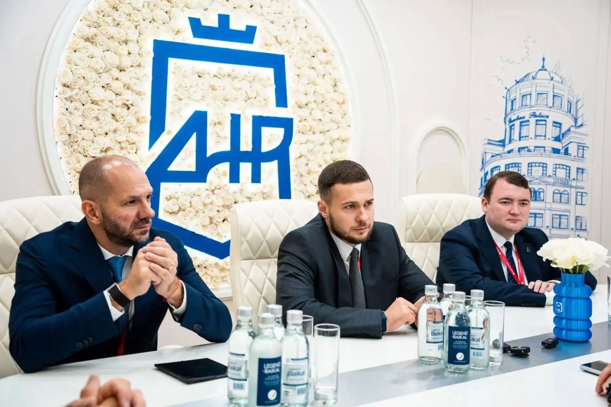 Делегация ДНР и Минтуризма Приморья обсудили перспективы сотрудничества на ВЭФ Делегация ДНР и Минтуризма Приморья обсудили перспективы сотрудничества на ВЭФ