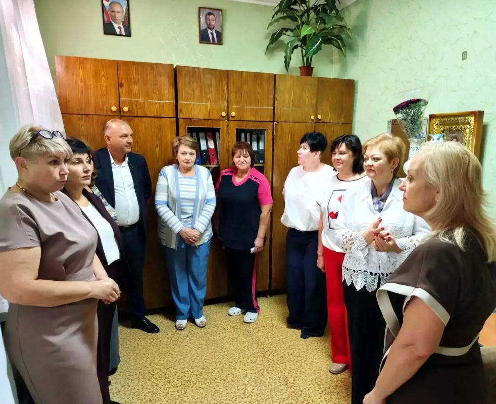 Наталья Бегуненко: В рамках проекта «УПРАВДОМ» руководитель Управы Петровского внутригородского района Администрации г.о. Донецк Наталья Ивановна Бегуненко провела встречу с сотрудниками Школы № 113 — среди участников... Наталья Бегуненко: В рамках проекта «УПРАВДОМ» руководитель Управы Петровского внутригородского района Администрации г.о. Донецк Наталья Ивановна Бегуненко провела встречу с сотрудниками Школы № 113 — среди участников...