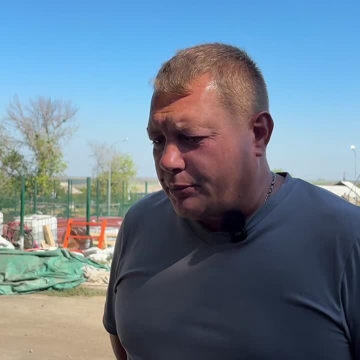 Строитель рассказал о проведенных благодаря сахалинцам работах на стадионе шахтерской школы № 11
