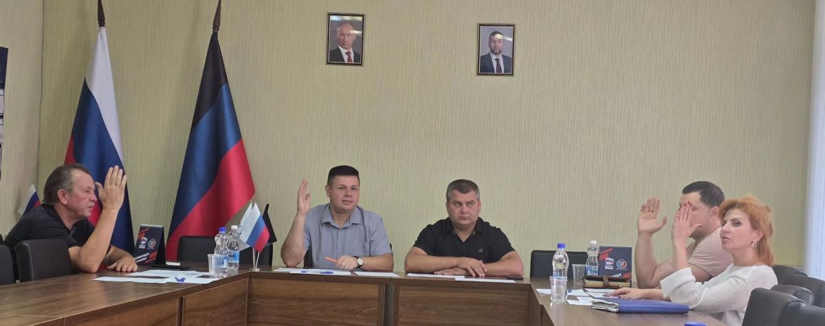 Александр Иванченко провел заседание постоянного комитета по вопросам градостроительства, землепользования, планирования и развития территорий с участием председателя Донецкого городского совета Юрия Атаманова Александр Иванченко провел заседание постоянного комитета по вопросам градостроительства, землепользования, планирования и развития территорий с участием председателя Донецкого городского совета Юрия Атаманова