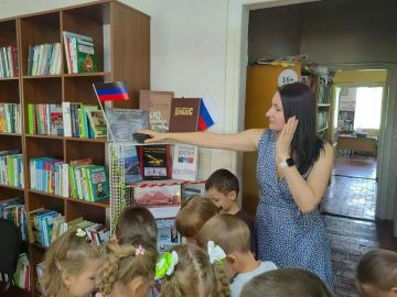 Для читателей Центральной детской библиотеки была организована тематическая литературная экспозиция «Под землей и в сердцах», повещённая Дню Шахтёра