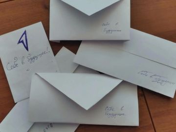 Школьники Тореза написали письма в собственное будущее