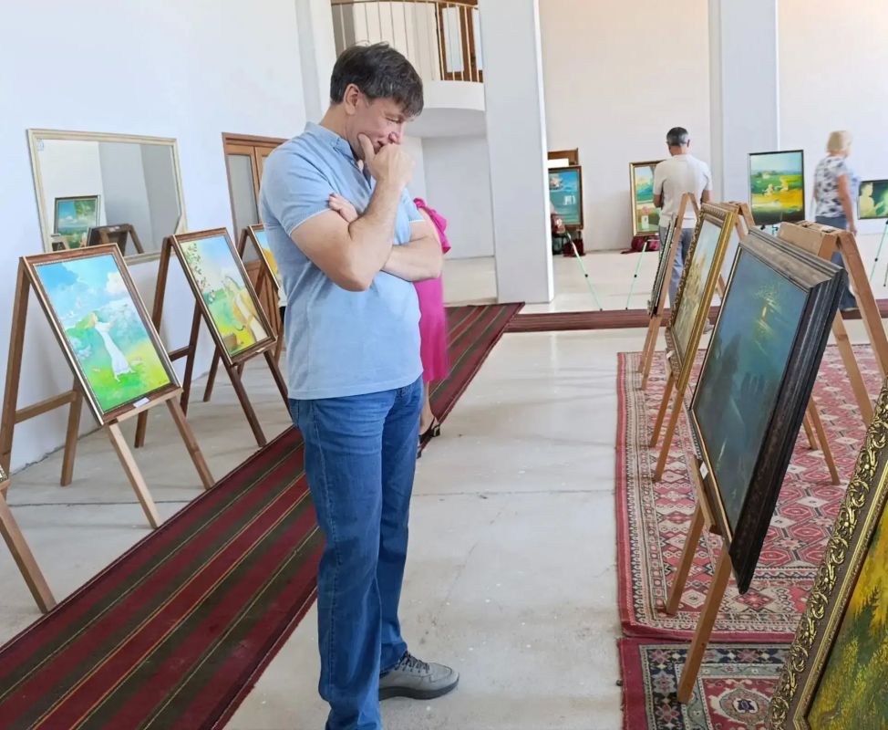 Наталья Бегуненко: Ко Дню Петровского района во Дворце культуры им. Г.И. Петровского проходит выставка картин Владимира Емельяновича Филичева - талантливого петровчанина, художника, скульптора, спортсмена, поэта и просто... Наталья Бегуненко: Ко Дню Петровского района во Дворце культуры им. Г.И. Петровского проходит выставка картин Владимира Емельяновича Филичева - талантливого петровчанина, художника, скульптора, спортсмена, поэта и просто...