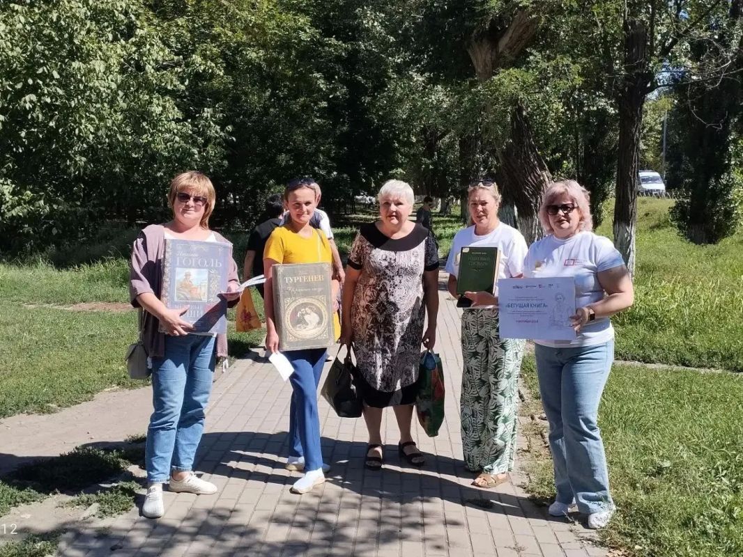 В Шахтерске провели акцию «Бегущая книга» В Шахтерске провели акцию «Бегущая книга»