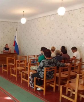 Депутат Амвросиевского муниципального совета Андрей Алиев провел информационную встречу с жителями на закрепленной территории