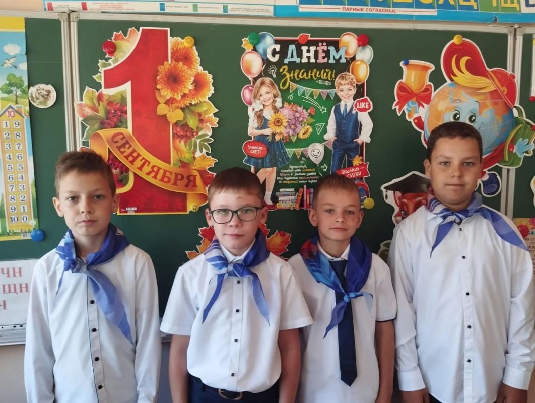 В школах Ждановки прошли занятия «Разговоры о важном» В школах Ждановки прошли занятия «Разговоры о важном»