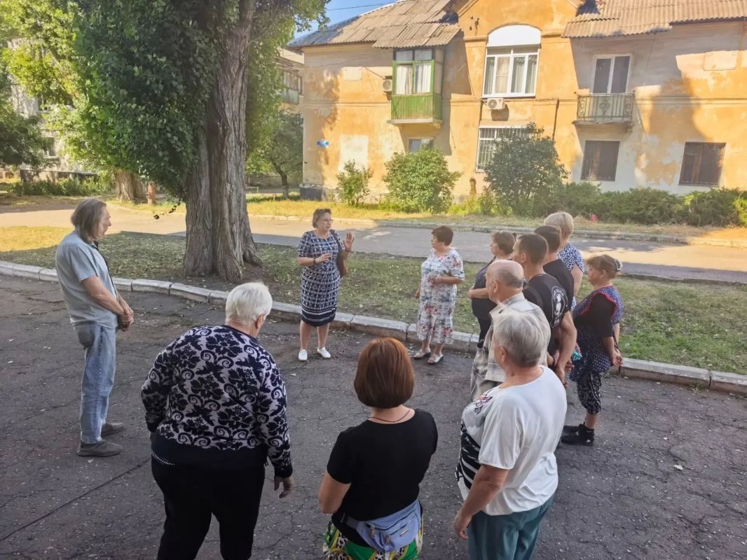 Сегодня, 3 сентября, депутат Макеевского городского совета Татьяна Ивановна Репунова провела по адресу: г.о. Макеевка, г. Макеевка, ул. Ярошенко 12а Сегодня, 3 сентября, депутат Макеевского городского совета Татьяна Ивановна Репунова провела по адресу: г.о. Макеевка, г. Макеевка, ул. Ярошенко 12а