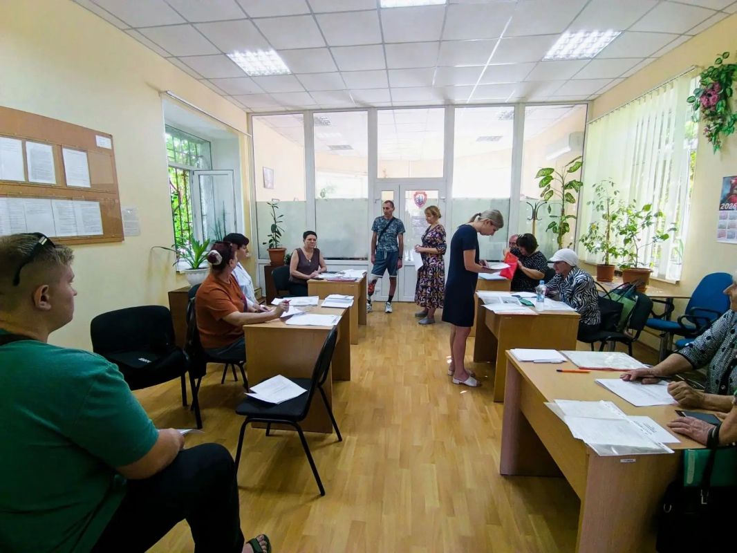 Встречи с трудовыми коллективами продолжаются Встречи с трудовыми коллективами продолжаются