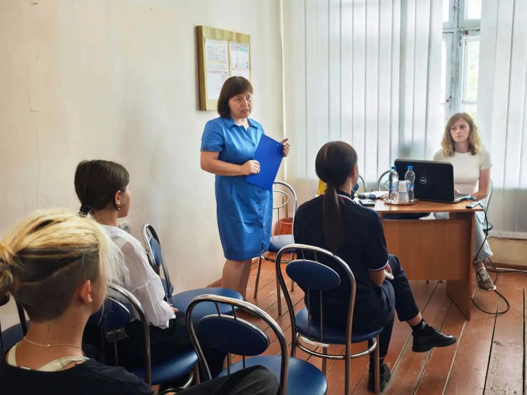 Важно знать!. Управление опеки и попечительства, совместно с ОМВД «Старобешевский» провели урок безопасности для детей-сирот и детей, оставшихся без попечения родителей, приуроченный ко Дню солидарности в борьбе с терроризмом Важно знать!. Управление опеки и попечительства, совместно с ОМВД «Старобешевский» провели урок безопасности для детей-сирот и детей, оставшихся без попечения родителей, приуроченный ко Дню солидарности в борьбе с терроризмом