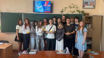 Сегодня, 3 сентября 2026 года, в образовательных учреждениях Кировского района прошел цикл тематических мероприятий, посвященных Дню солидарности в борьбе с терроризмом