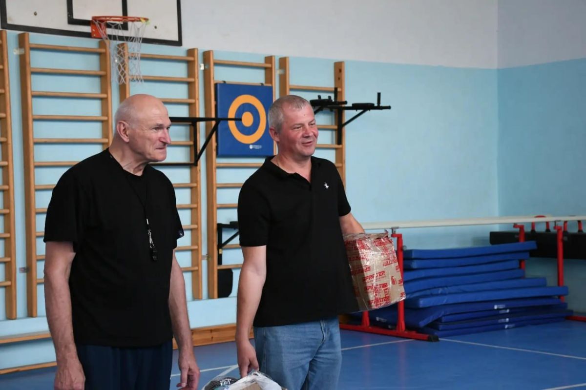 Владимирская область подарила форму для волейбольной команды Кировского Владимирская область подарила форму для волейбольной команды Кировского