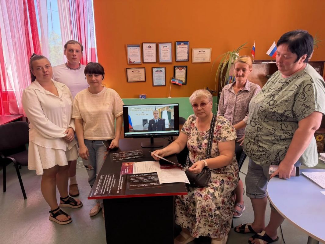 Полицейские ведут профилактическую работу в Торезе Полицейские ведут профилактическую работу в Торезе