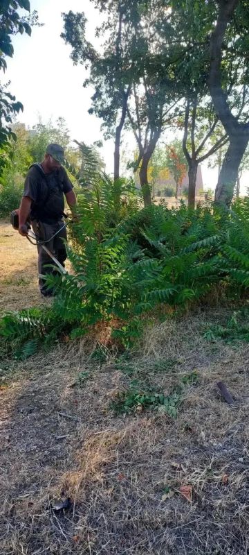 Мариупольские коммунальщики продолжают улучшать городскую инфраструктуру Мариупольские коммунальщики продолжают улучшать городскую инфраструктуру
