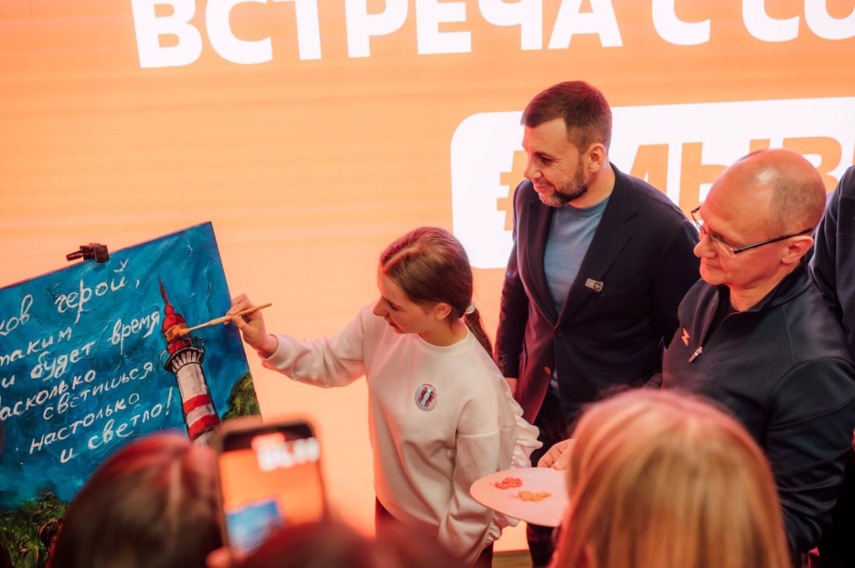 Денис Шимановский: Волонтёрство в ДНР давно вышло за рамки «молодёжного проекта», охватив десятки тысяч людей Денис Шимановский: Волонтёрство в ДНР давно вышло за рамки «молодёжного проекта», охватив десятки тысяч людей